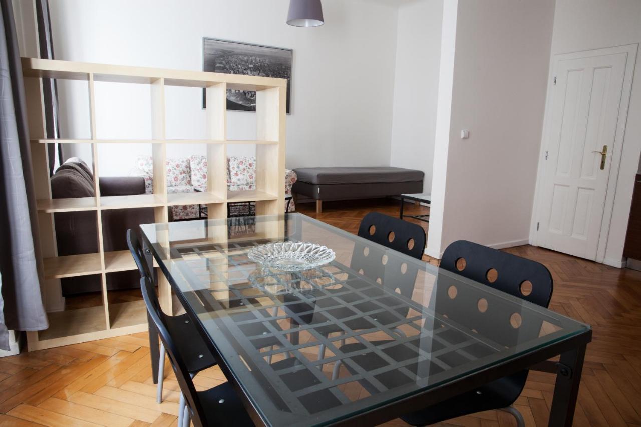 2B Pechackova Family Apartment With Balcony By The River Prag Exteriör bild
